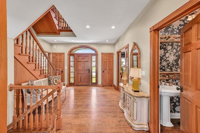 214 Beechwood COURT, Mequon, WI 53092
