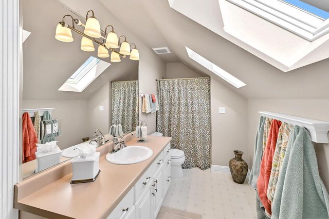 214 Beechwood COURT, Mequon, WI 53092