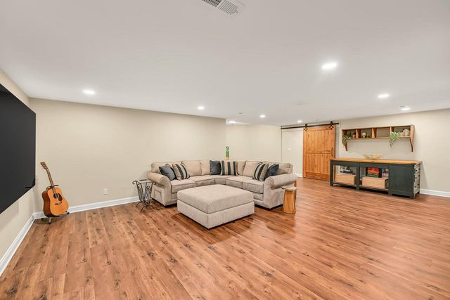 214 Beechwood COURT, Mequon, WI 53092