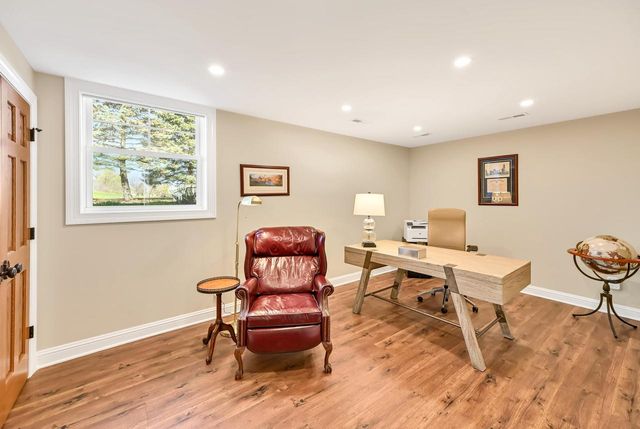 214 Beechwood COURT, Mequon, WI 53092
