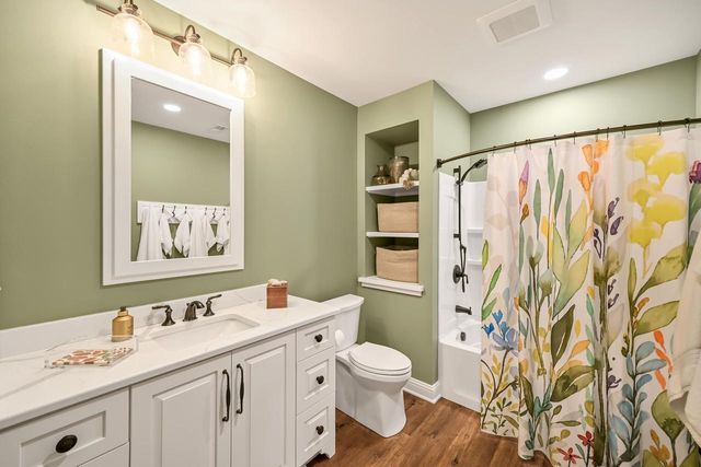214 Beechwood COURT, Mequon, WI 53092