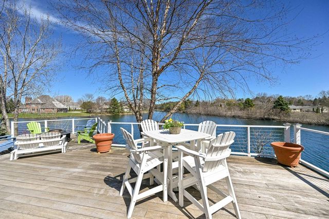 214 Beechwood COURT, Mequon, WI 53092