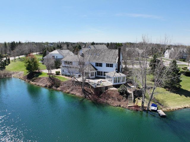 214 Beechwood COURT, Mequon, WI 53092