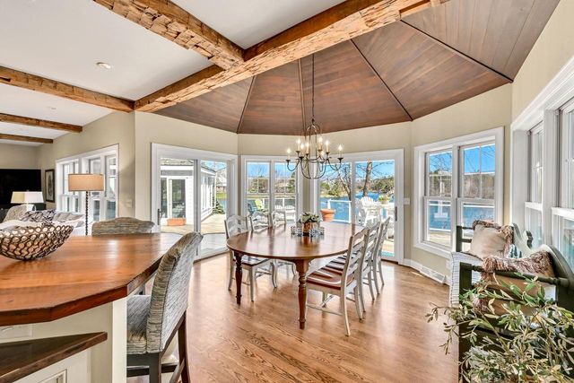 214 Beechwood COURT, Mequon, WI 53092