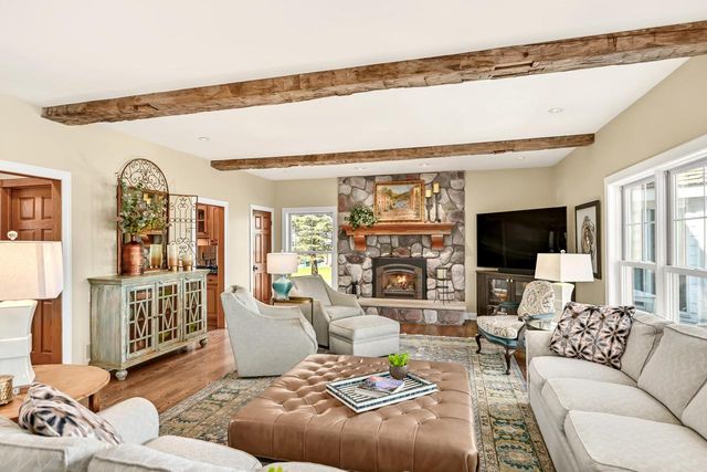214 Beechwood COURT, Mequon, WI 53092