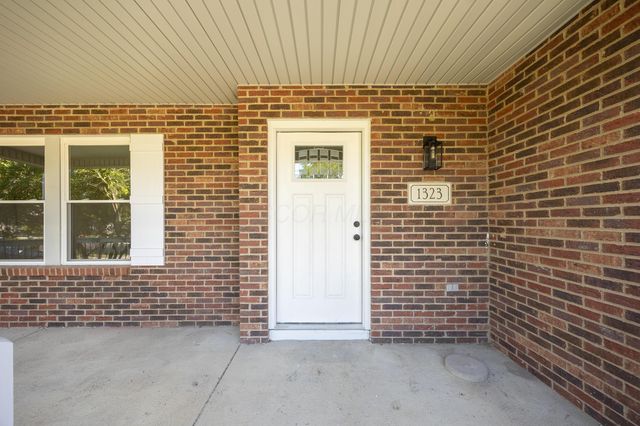 1323 Red Bank Drive, Grove City, OH 43123