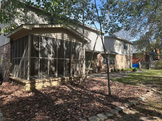 116 Merianne Dr., Hattiesburg, MS 39402