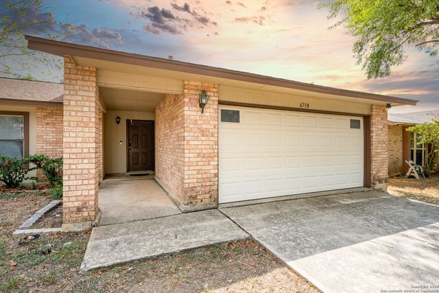 6718 Country Field, San Antonio, TX 78240