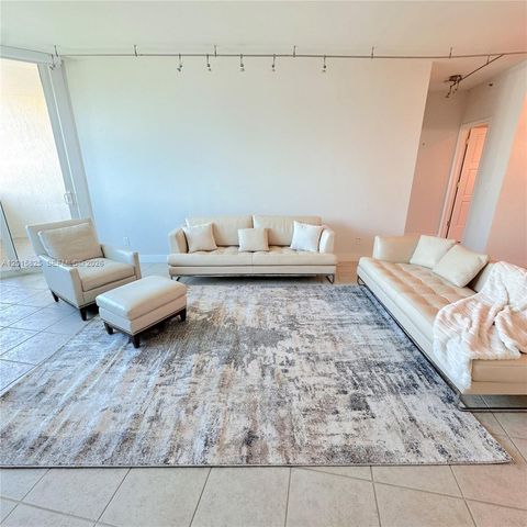300 S Pointe Dr 704, Miami Beach, FL 33139