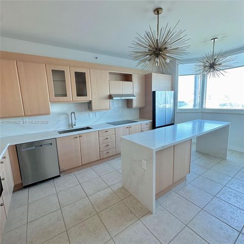 300 S Pointe Dr 704, Miami Beach, FL 33139