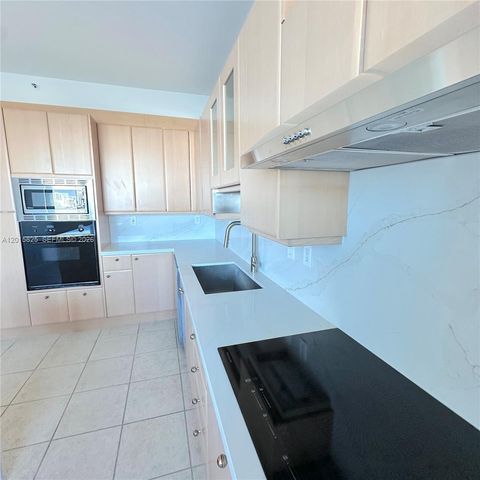 300 S Pointe Dr 704, Miami Beach, FL 33139