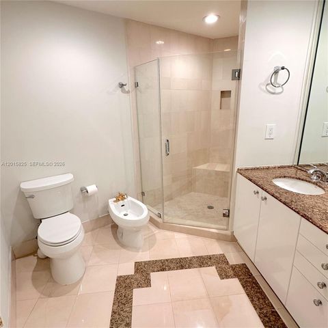 300 S Pointe Dr 704, Miami Beach, FL 33139