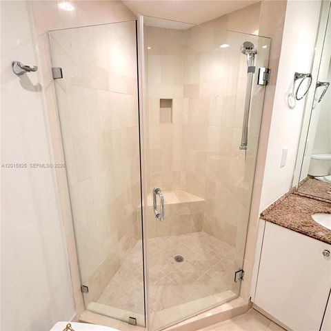 300 S Pointe Dr 704, Miami Beach, FL 33139