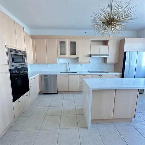 300 S Pointe Dr 704, Miami Beach, FL 33139