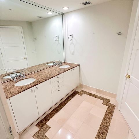 300 S Pointe Dr 704, Miami Beach, FL 33139