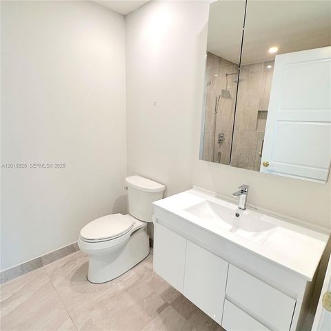 300 S Pointe Dr 704, Miami Beach, FL 33139