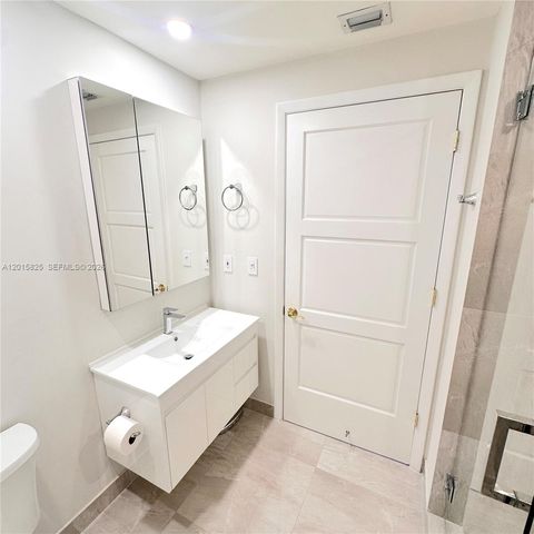 300 S Pointe Dr 704, Miami Beach, FL 33139