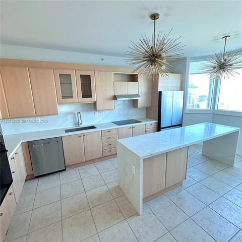 300 S Pointe Dr 704, Miami Beach, FL 33139