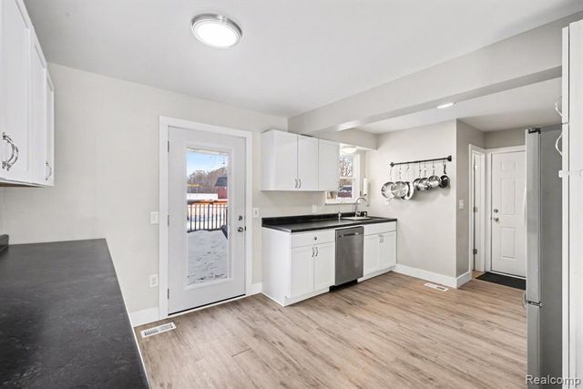 6359 E Bristol Road, Burton, MI 48519