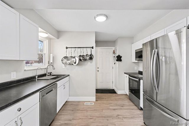 6359 E Bristol Road, Burton, MI 48519