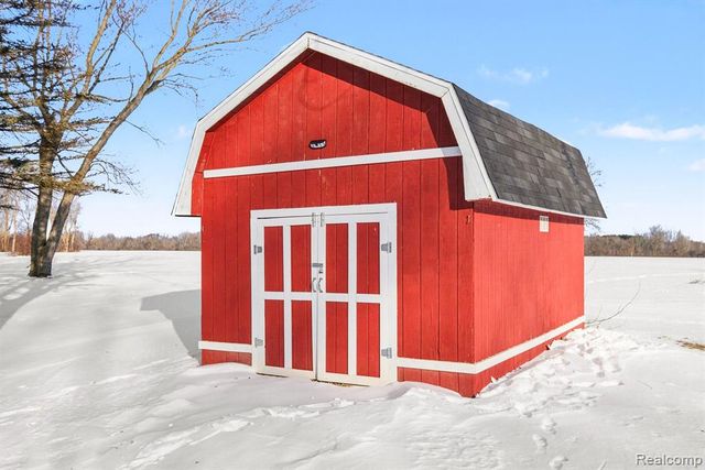 6359 E Bristol Road, Burton, MI 48519