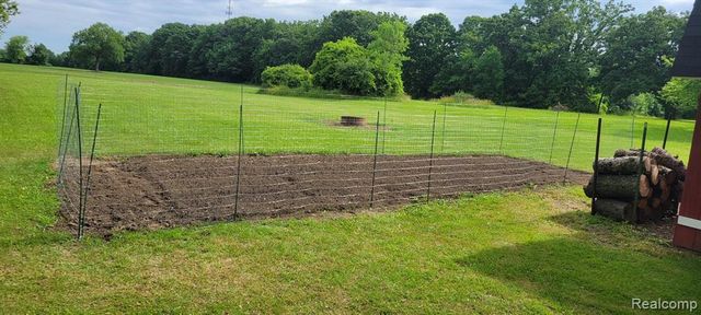 6359 E Bristol Road, Burton, MI 48519