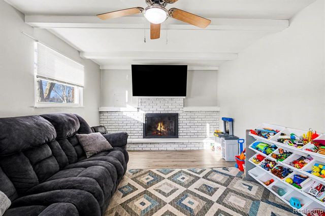 6359 E Bristol Road, Burton, MI 48519