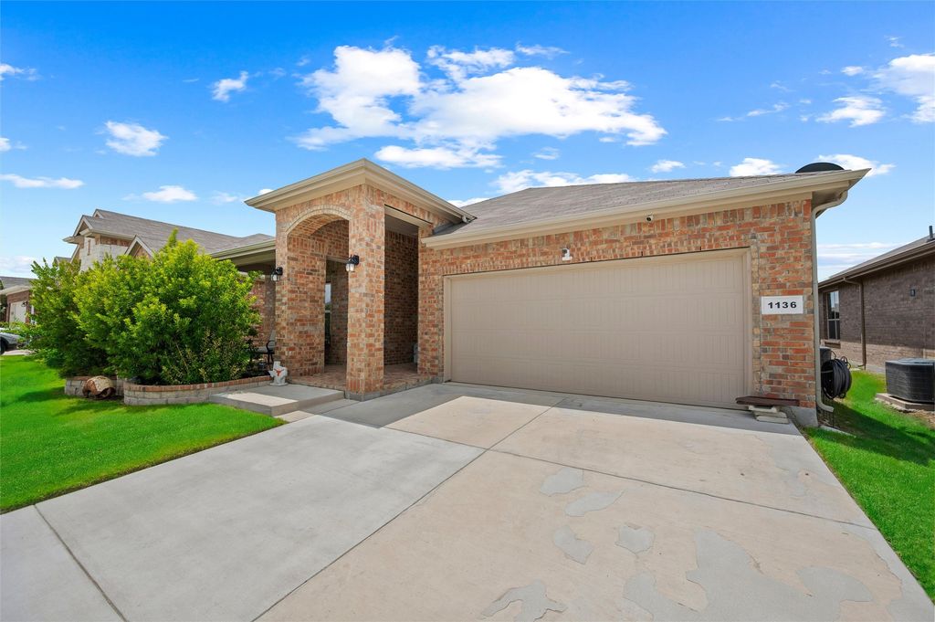1136 Gillespie Drive, Fort Worth, TX 76247