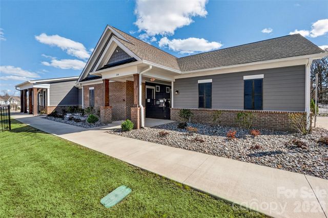 252 Kennerly Center Drive, Mooresville, NC 28115