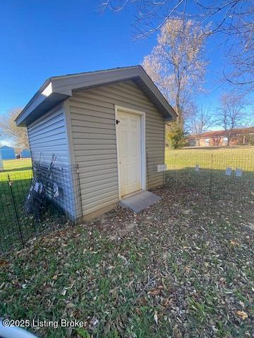 164 W Owen St, Eminence, KY 40019