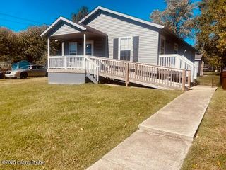 164 W Owen St, Eminence, KY 40019