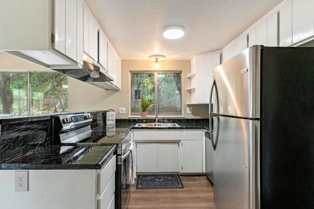 16310 Dry Creek Ln, Grass Valley, CA 95949