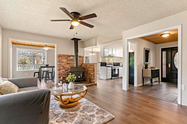 16310 Dry Creek Ln, Grass Valley, CA 95949