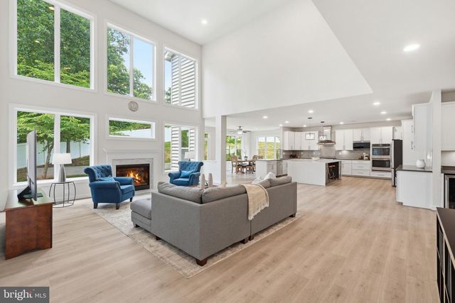 7821 OLD FALLS RD, Mclean, VA 22102