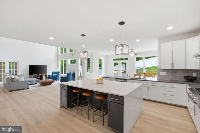 7821 OLD FALLS RD, Mclean, VA 22102