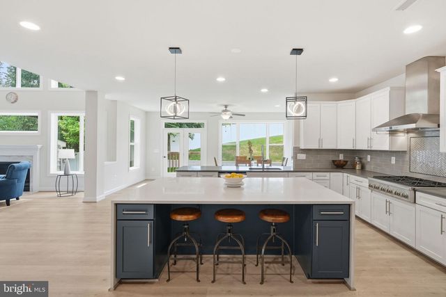 7821 OLD FALLS RD, Mclean, VA 22102