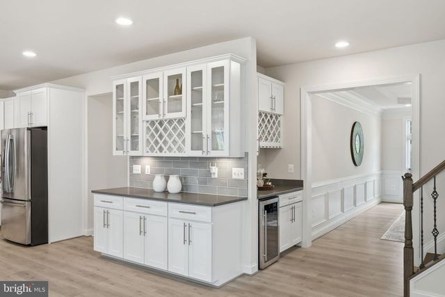 7821 OLD FALLS RD, Mclean, VA 22102