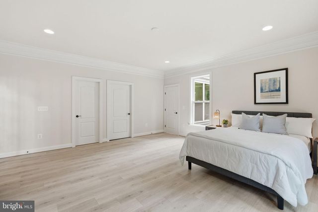 7821 OLD FALLS RD, Mclean, VA 22102