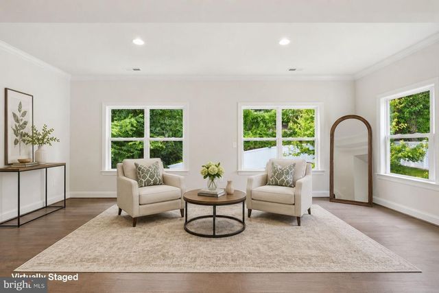 7821 OLD FALLS RD, Mclean, VA 22102