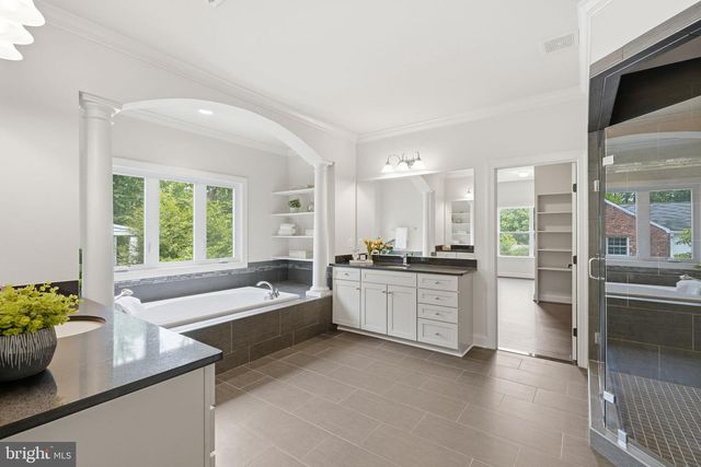 7821 OLD FALLS RD, Mclean, VA 22102