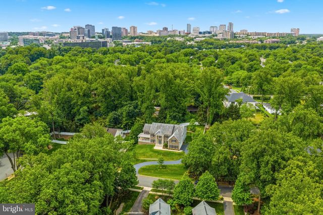 7821 OLD FALLS RD, Mclean, VA 22102