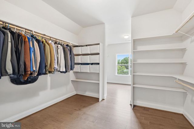 7821 OLD FALLS RD, Mclean, VA 22102