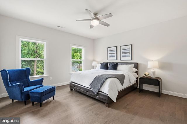 7821 OLD FALLS RD, Mclean, VA 22102