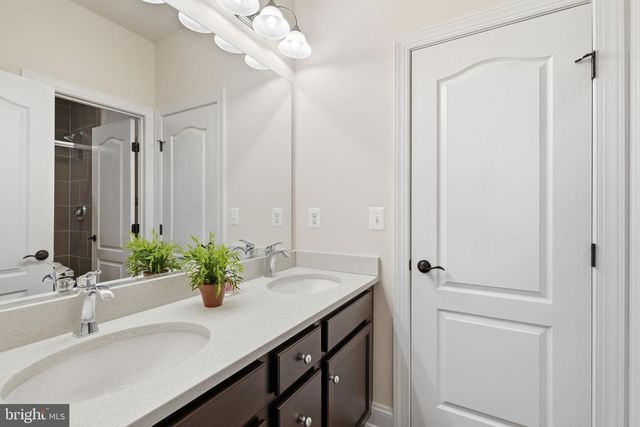 7821 OLD FALLS RD, Mclean, VA 22102