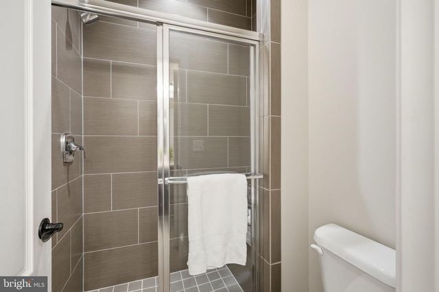 7821 OLD FALLS RD, Mclean, VA 22102
