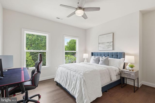 7821 OLD FALLS RD, Mclean, VA 22102