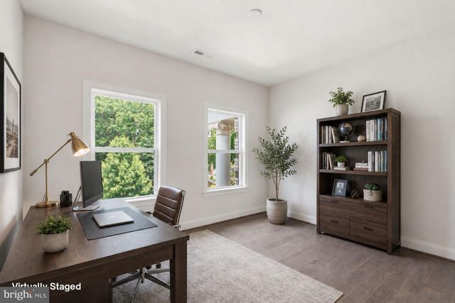 7821 OLD FALLS RD, Mclean, VA 22102
