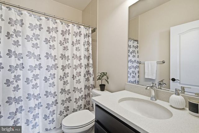 7821 OLD FALLS RD, Mclean, VA 22102