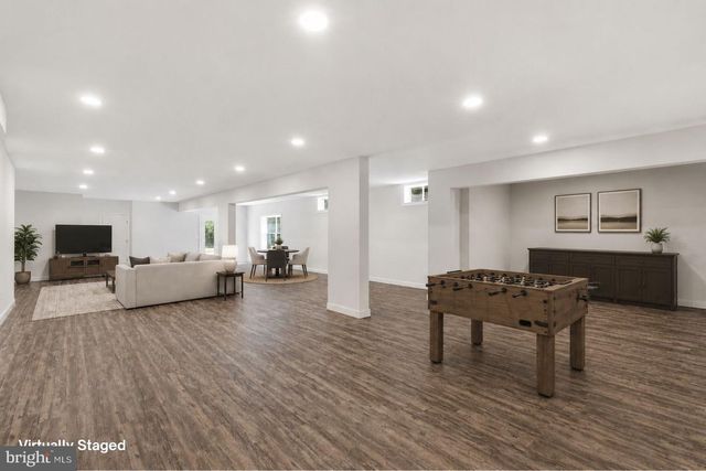 7821 OLD FALLS RD, Mclean, VA 22102