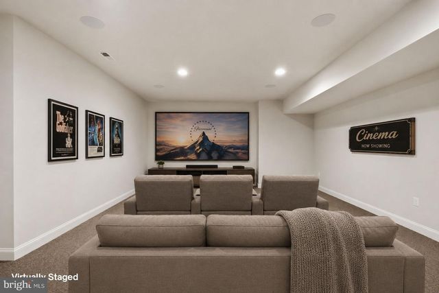 7821 OLD FALLS RD, Mclean, VA 22102